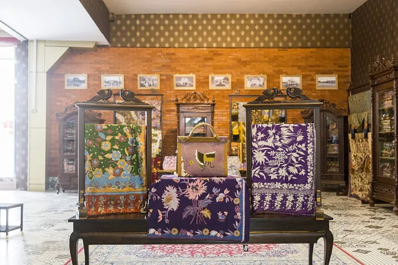 Batik Bukan Sekadar Kain: Bagaimana Warisan 1.500 Tahun Indonesia Meledak di Panggung Mode Amerika