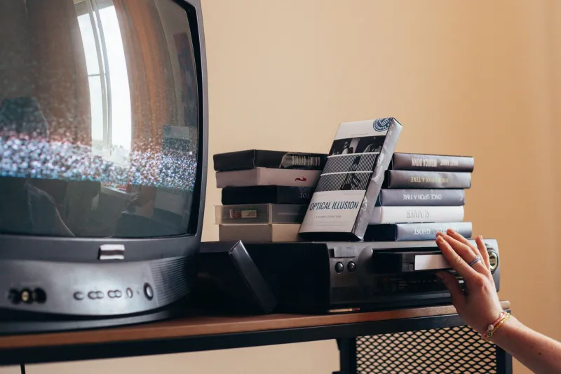 Rewind ke Jakarta: Kaset VHS Sinetron 90-an Jadi Buruan Para Kolektor Amerika